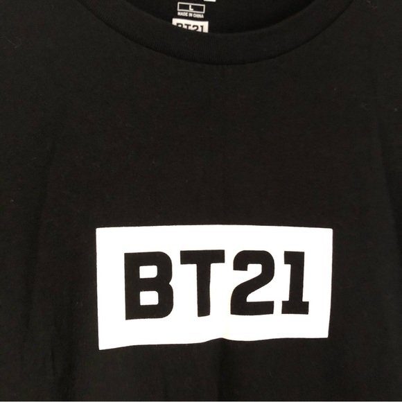Uniqlo X BT21 Graphic Tee (size large) - Picture 3 of 10